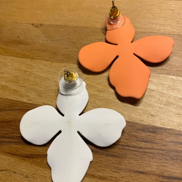 C & C California Earrings 2 sets Coral & White New In Box - Picture 2 of 3